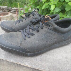 Near New Condition Ecco Street Retro LX Golf Shoes - Size 11 Men's.